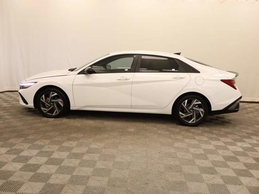 2025 Hyundai ELANTRA HEV SEL Sport