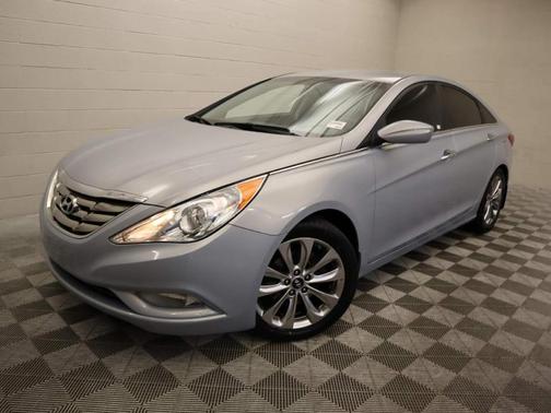 Photo 1 of 16 of 2013 Hyundai Sonata SE