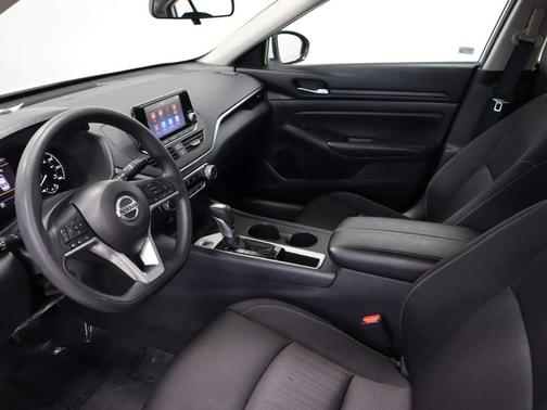 Photo 5 of 16 of 2021 Nissan Altima 2.5 S