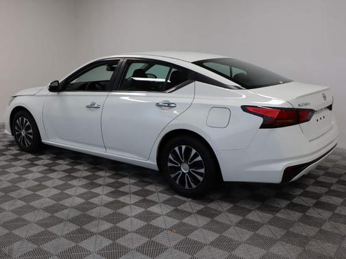 Photo 3 of 16 of 2021 Nissan Altima 2.5 S