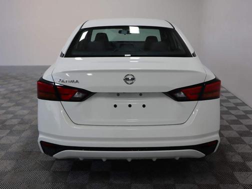 Photo 4 of 16 of 2021 Nissan Altima 2.5 S