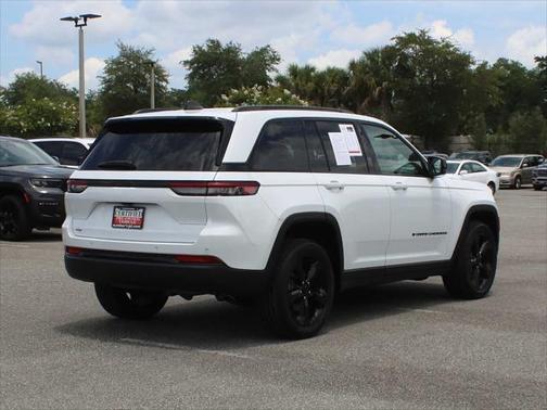 2022 Jeep Grand Cherokee Altitude 4x2