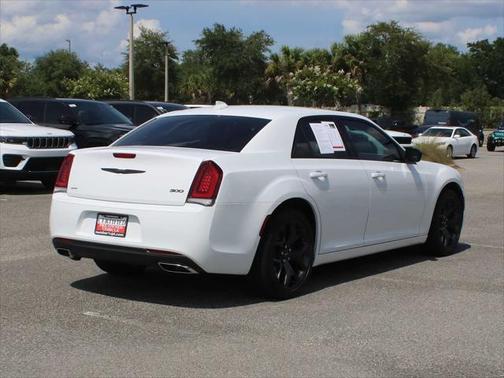 2023 Chrysler 300 Touring