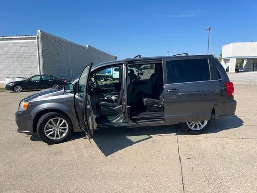 Granite Crystal Clearcoat Metallic 2019 Dodge Grand Caravan SXT