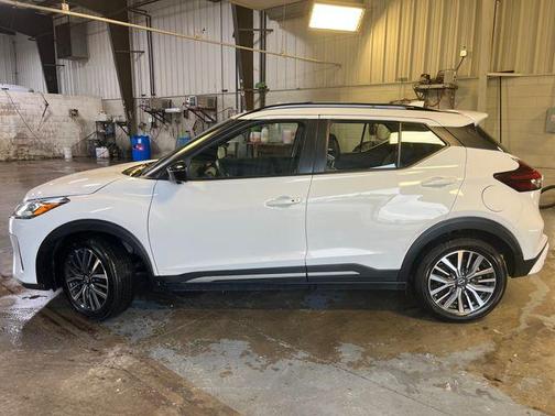 Fresh Powder 2024 Nissan Kicks SR