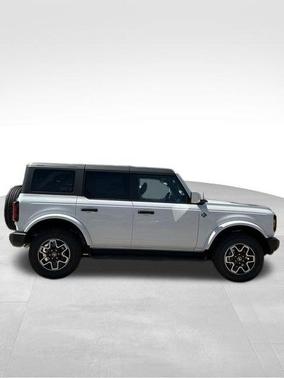 Oxford White 2026 Ford Bronco Outer Banks