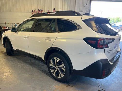 Crystal White Pearl 2021 Subaru Outback Limited XT