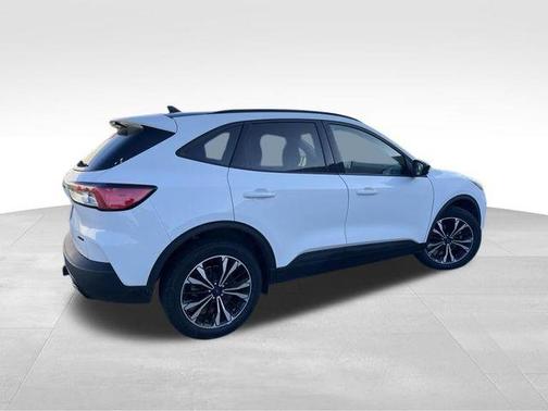 Oxford White 2022 Ford Escape SEL
