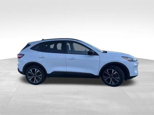 Oxford White 2022 Ford Escape SEL