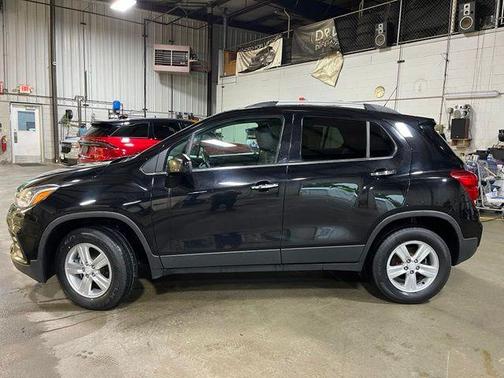 Mosaic Black Metallic 2017 Chevrolet Trax LT