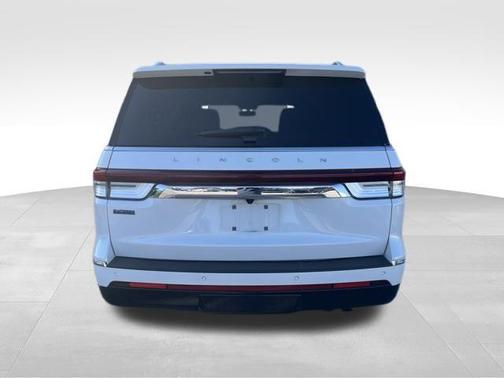 White Metallic 2023 Lincoln Navigator Reserve