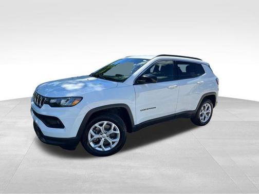 Bright White Clearcoat 2024 Jeep Compass Latitude