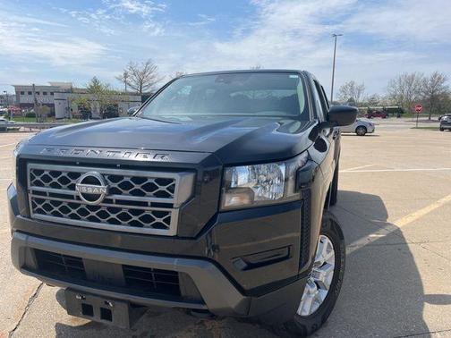 Black 2022 Nissan Frontier SV