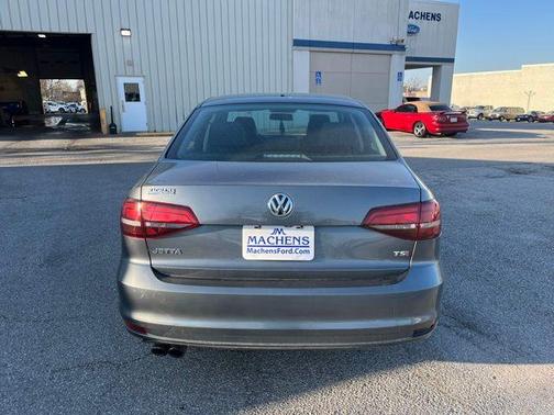 Platinum Gray Metallic 2018 Volkswagen Jetta 1.4T Wolfsburg Edition