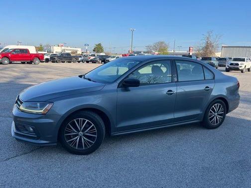 Platinum Gray Metallic 2018 Volkswagen Jetta 1.4T Wolfsburg Edition