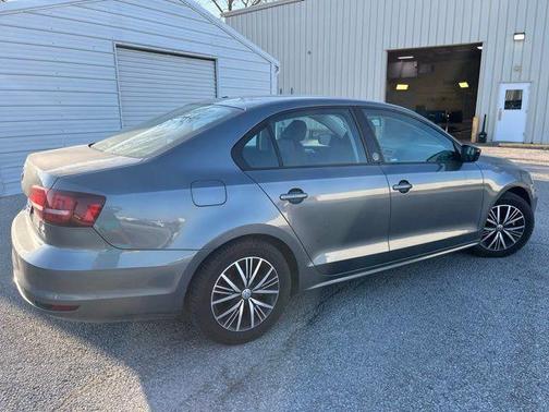 Platinum Gray Metallic 2018 Volkswagen Jetta 1.4T Wolfsburg Edition
