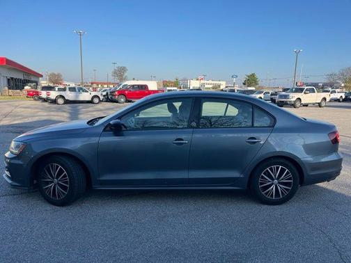 Platinum Gray Metallic 2018 Volkswagen Jetta 1.4T Wolfsburg Edition
