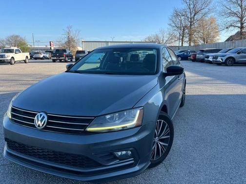 Platinum Gray Metallic 2018 Volkswagen Jetta 1.4T Wolfsburg Edition