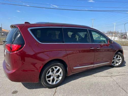 Velvet Red Pearlcoat 2020 Chrysler Pacifica Limited