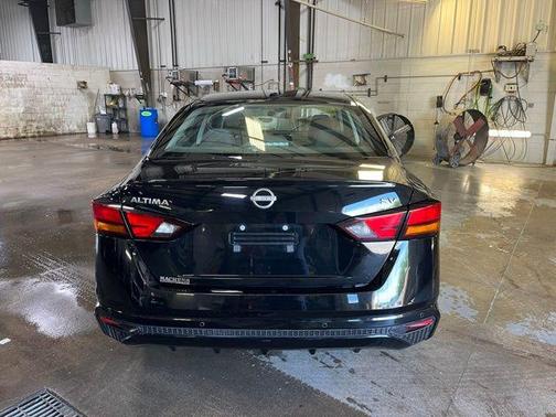 Super Black Clearcoat 2024 Nissan Altima 2.5 SV