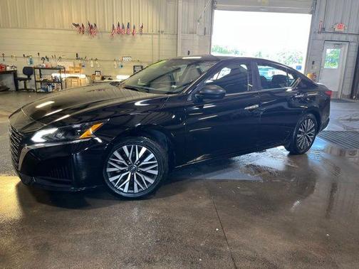 Super Black Clearcoat 2024 Nissan Altima 2.5 SV