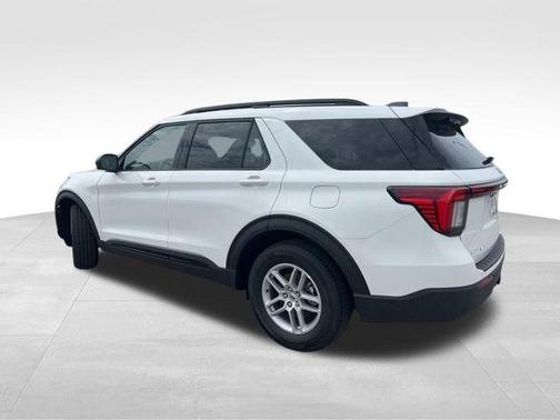 White Metallic 2025 Ford Explorer Active