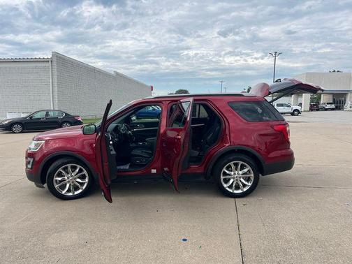 Ruby Red Metallic 2017 Ford Explorer XLT