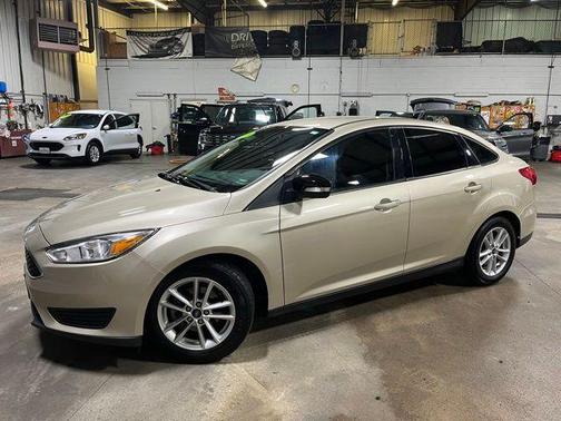 White Gold Metallic 2018 Ford Focus SE