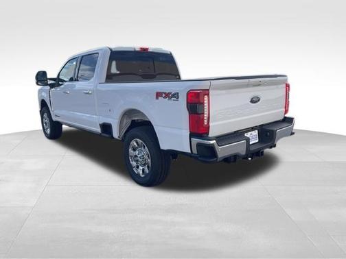 Oxford White 2026 Ford F-350 Lariat Super Duty
