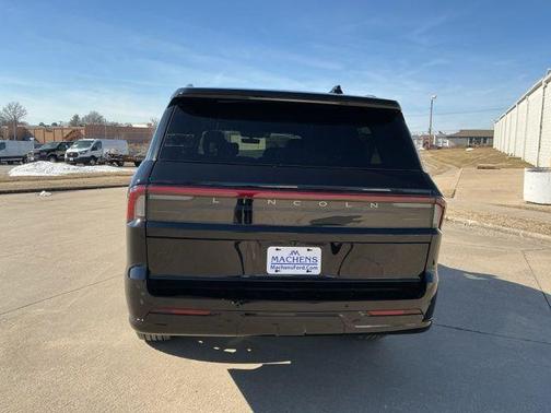 2026 Lincoln Navigator L Reserve