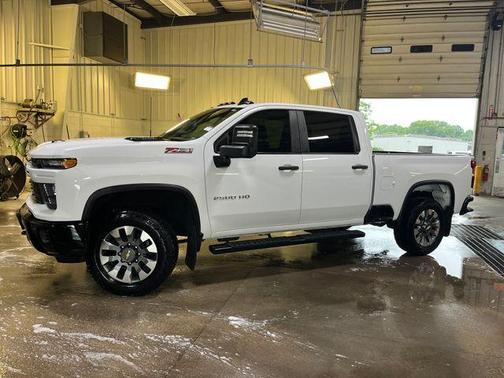 Summit White 2024 Chevrolet Silverado 2500 Custom