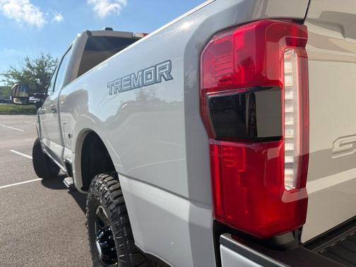 Avalanche 2026 Ford F-250 Lariat