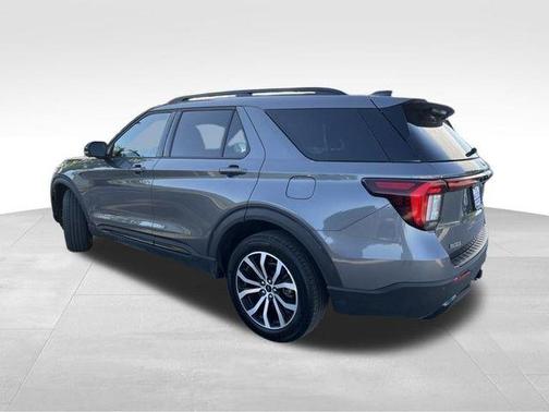 Gray Metallic 2025 Ford Explorer ST-Line