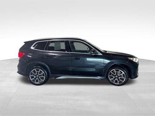 Black Sapphire Metallic 2025 BMW X1 xDrive28i