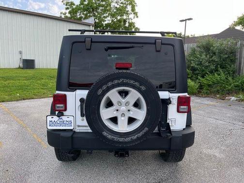 Bright White Clearcoat 2015 Jeep Wrangler Unlimited Sport