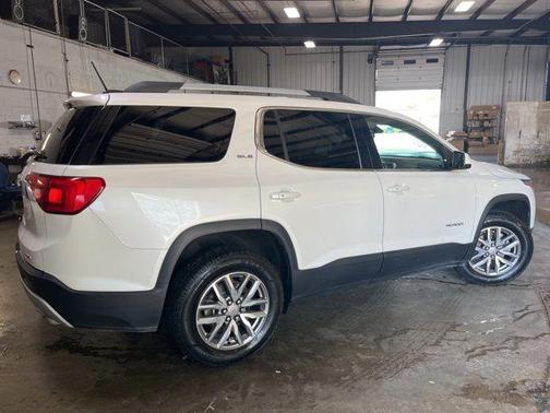 2017 GMC Acadia SLE-2
