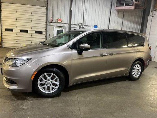 Molten Silver 2017 Chrysler Pacifica LX