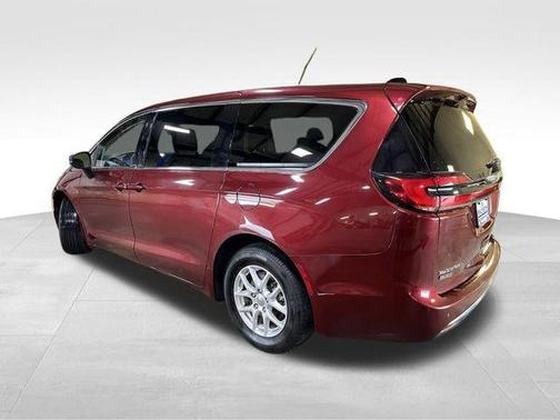 Velvet Red Pearlcoat 2023 Chrysler Pacifica Touring-L