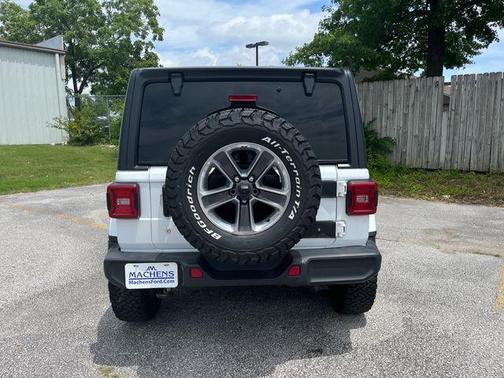 Bright White Clearcoat 2019 Jeep Wrangler Unlimited Sahara