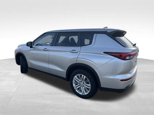 2024 Mitsubishi Outlander ES