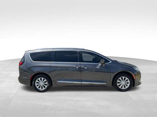 2018 Chrysler Pacifica Touring-L