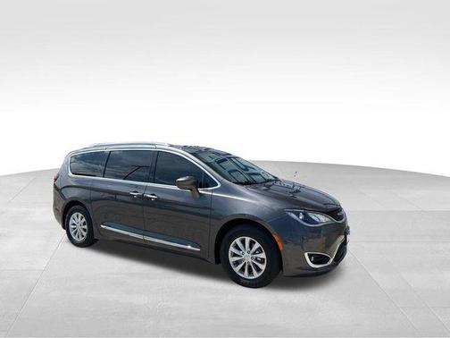 2018 Chrysler Pacifica Touring-L