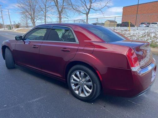 2017 Chrysler 300 Limited