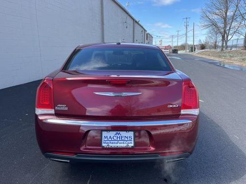 2017 Chrysler 300 Limited