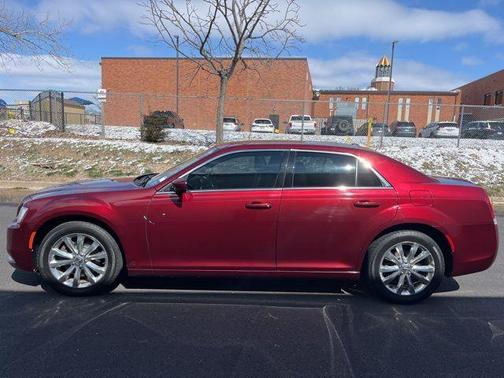 2017 Chrysler 300 Limited