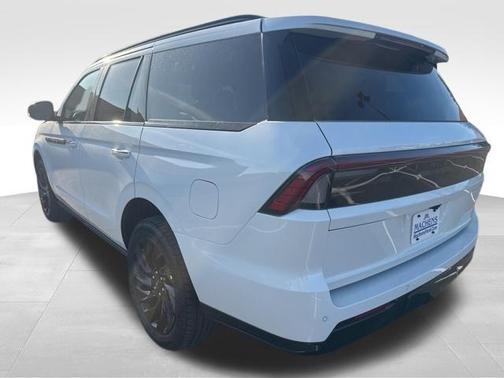 White Metallic 2026 Lincoln Navigator Reserve