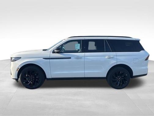 White Metallic 2026 Lincoln Navigator Reserve