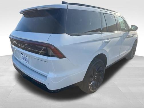 White Metallic 2026 Lincoln Navigator Reserve