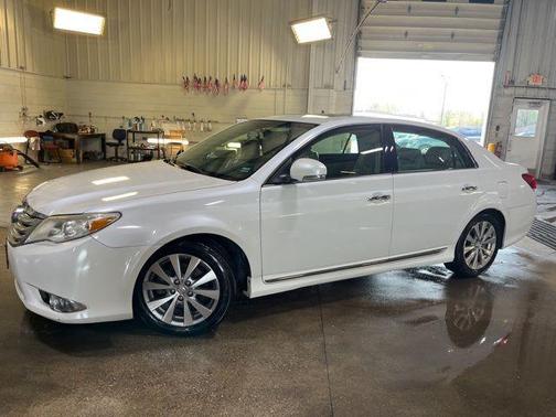 Black 2012 Toyota Avalon Base