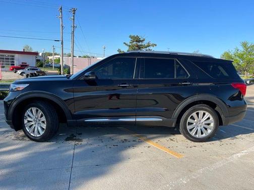 Black Metallic 2022 Ford Explorer Limited